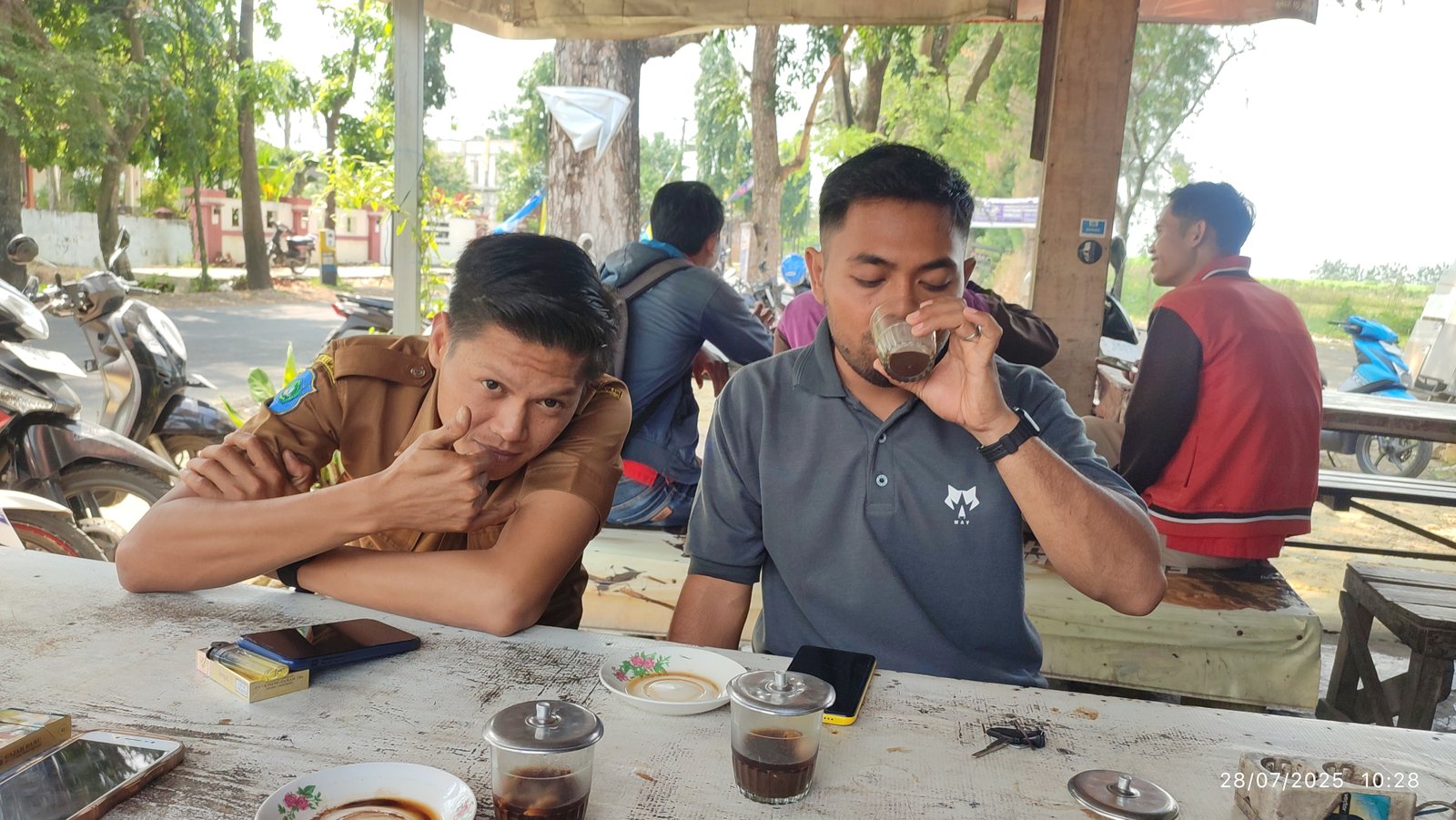 Gambar Berita: Guru SMK Manjadi Icon di Warung Kopi