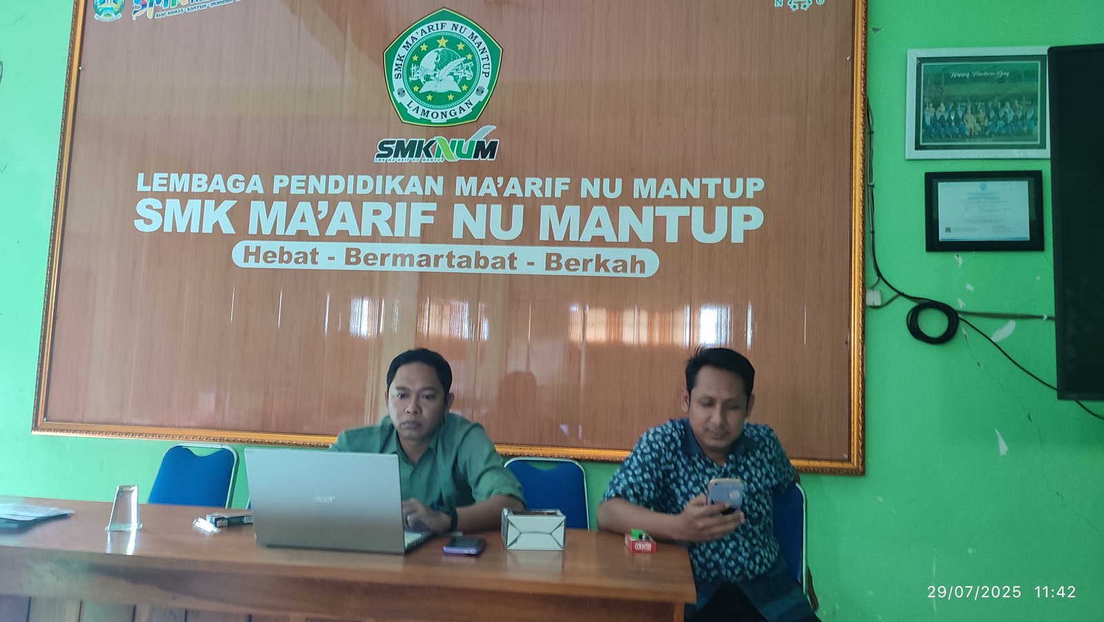 Gambar Berita: Kolaborasi Waka Sarpras dan Humas: Akselerasi Pengembangan SMK Ma'arif NU Mantup Menuju Sekolah Unggulan